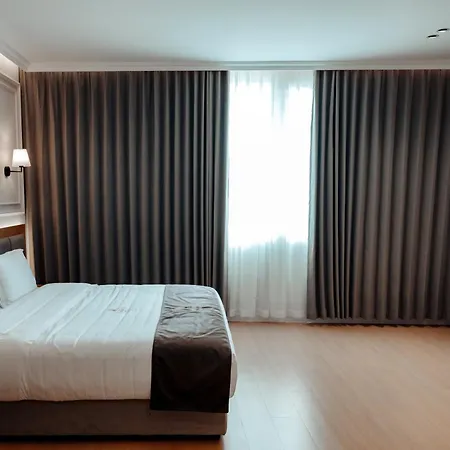 Holiday Hotel Отель