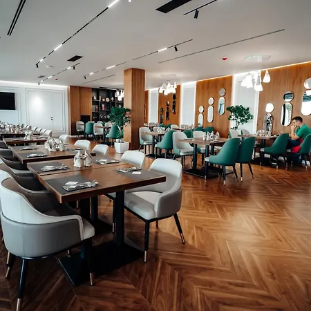 Holiday Hotel Отель