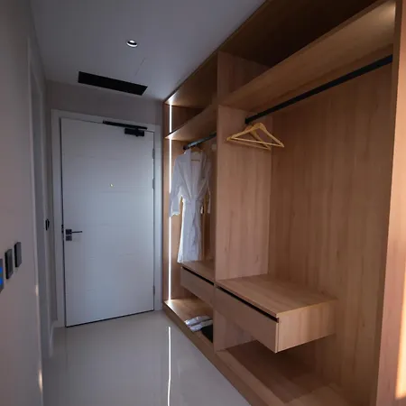 Holiday Hotel Отель 4*