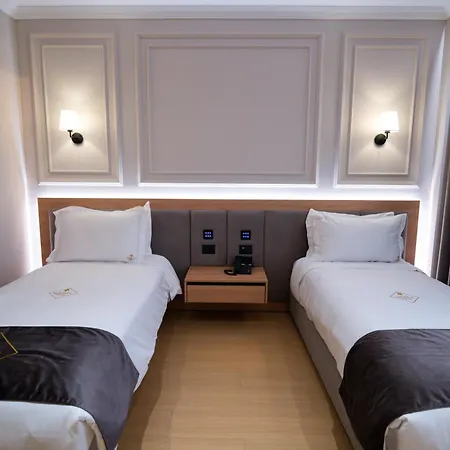 Holiday Hotel Отель 4*